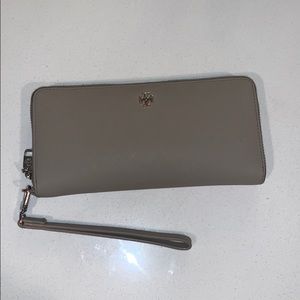 Tory Burch Robinson Wallet - Grey